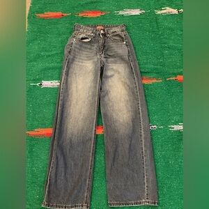 Simple Society jeans -SZ 00
Waist 11”
Inseam 29”
Rise 7”